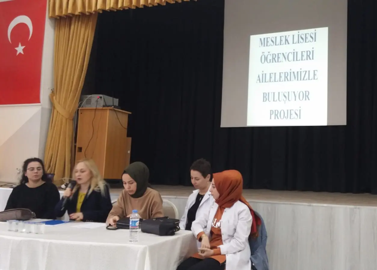 Haber: Gençler Ve Ebeveynleri Sağlığı Konuştular - Galeri-2