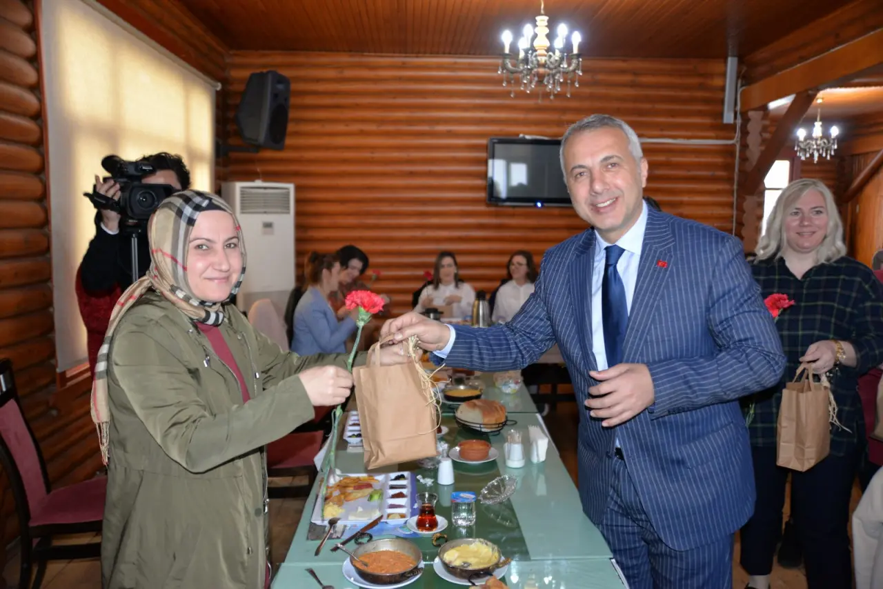 Haber: Başkan Babaoğlu Kadın Personelleri Unutmadı - Galeri-1