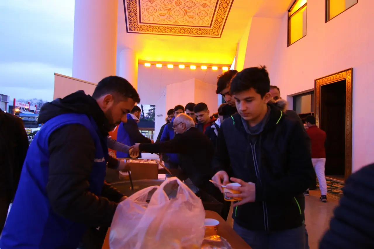 Haber: Hendek'te Şehitler İçin Sabah Namazında Buluştular - Galeri-2