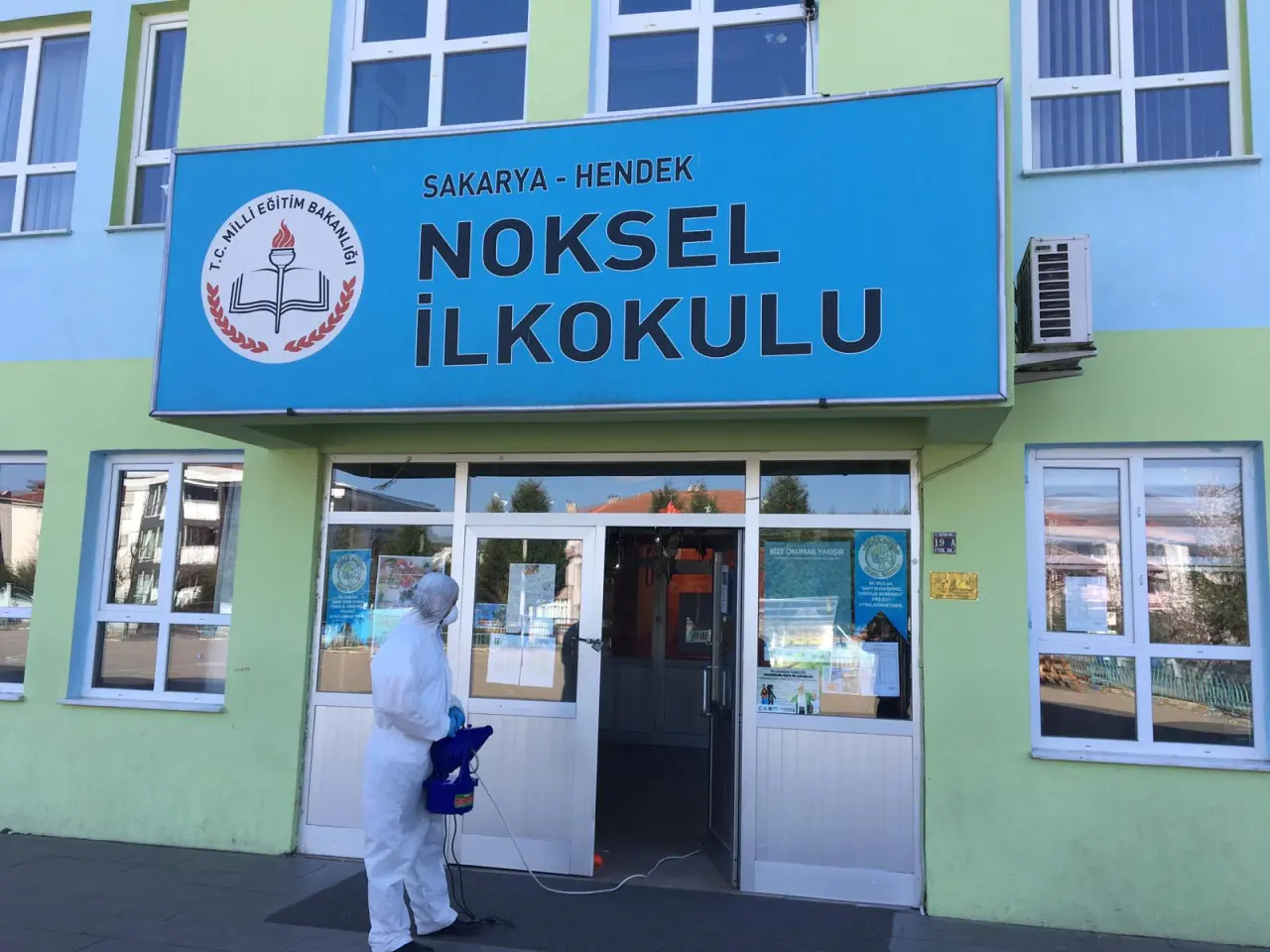 Haber: Hendek’te Tüm okullar Korona'ya karşı dezenfekte edildi - Galeri-1