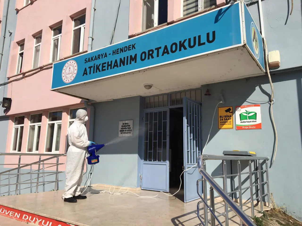 Haber: Hendek’te Tüm okullar Korona'ya karşı dezenfekte edildi - Öne Çıkan