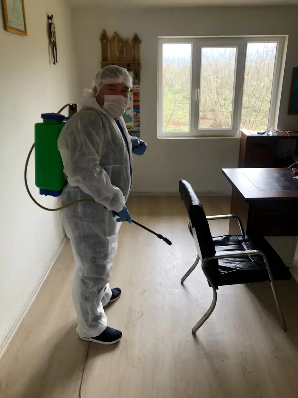 Haber: Muhtardan Çiftlik Mahallesinde Dezenfekte Çalışması - Galeri-4