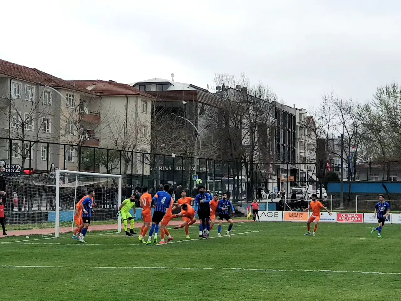 Haber: Amatör ligler tatil edildi - Öne Çıkan