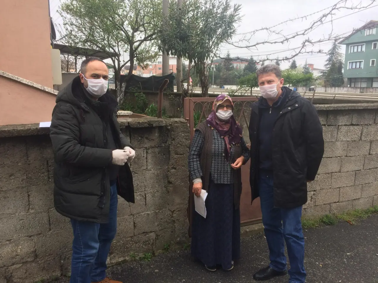 Haber: Hendekli gönüllüler yaşlıların yardımına koşuyor - Galeri-1