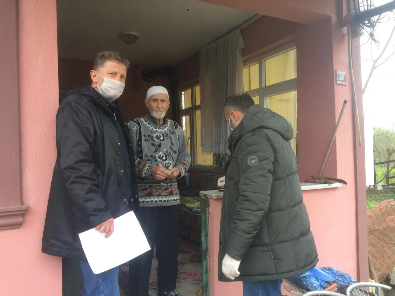 Haber: Hendekli gönüllüler yaşlıların yardımına koşuyor - Galeri-2