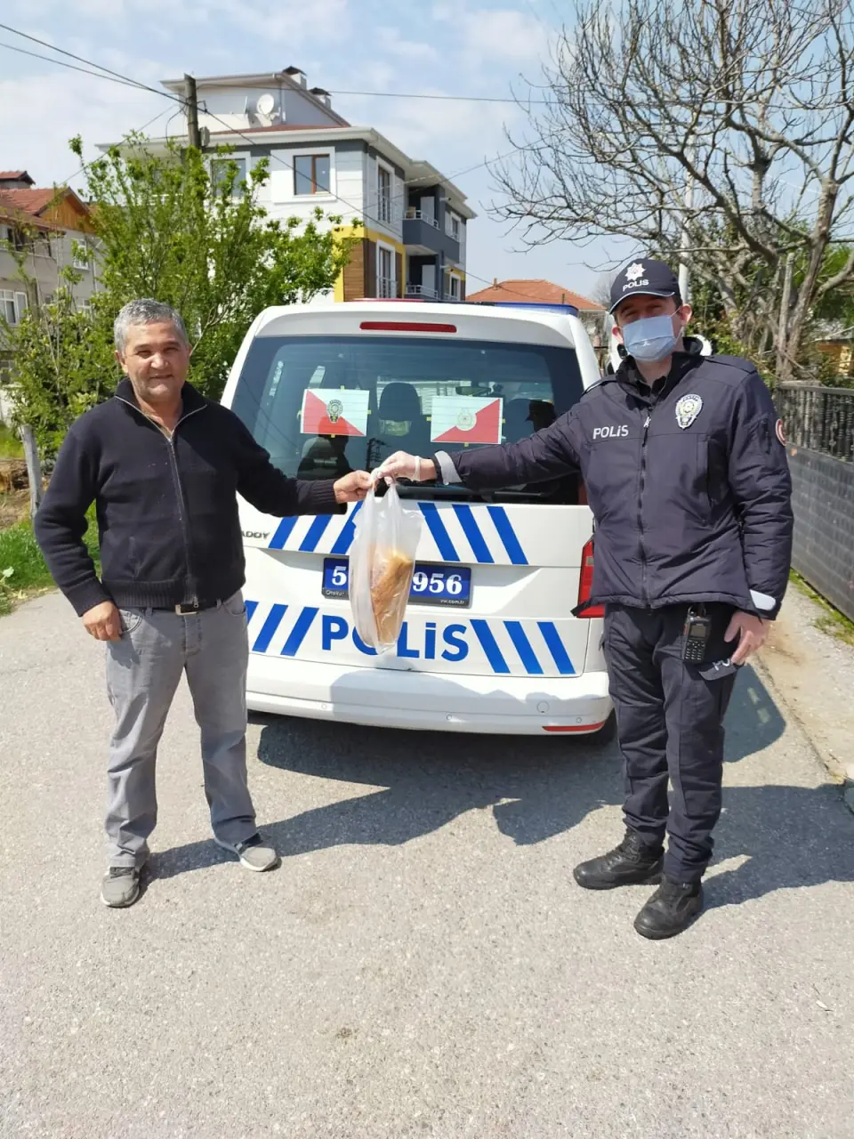 Haber: Polis İhtiyacı Olan Vatandaşlara Destek Oluyor - Galeri-2