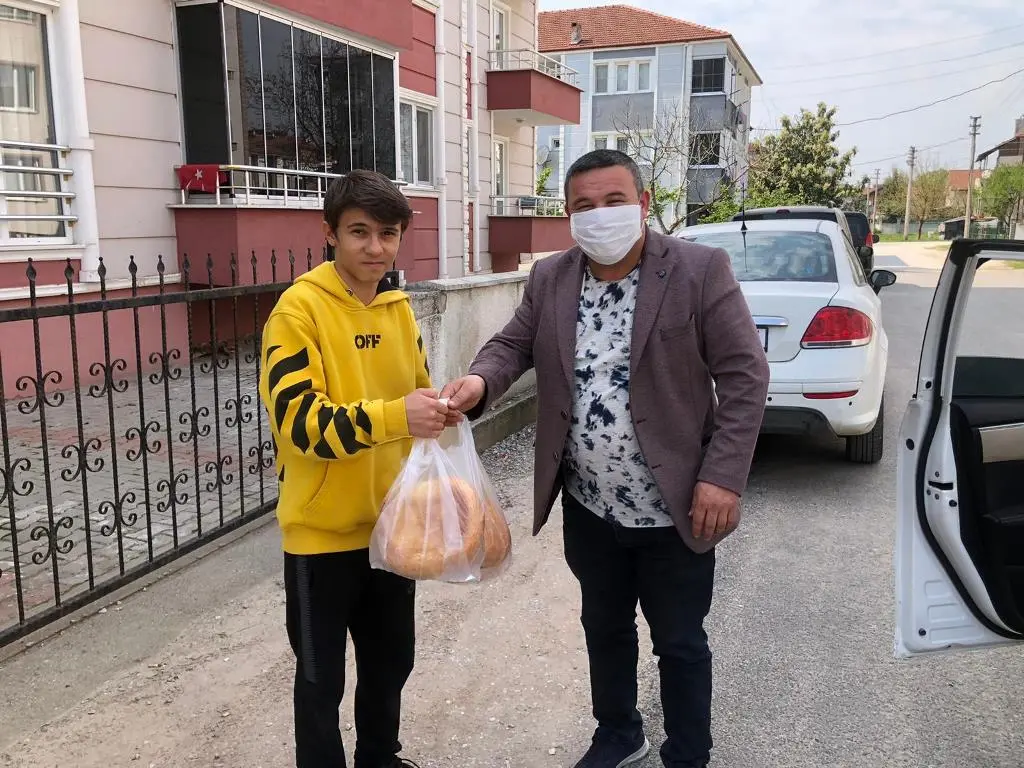 Haber: Muhtarlar Kapı Kapı Ekmek Dağıttı - Galeri-4