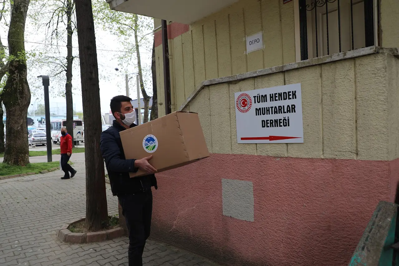 Haber: Büyükşehir Hendek’te maske dağıttı - Galeri-1