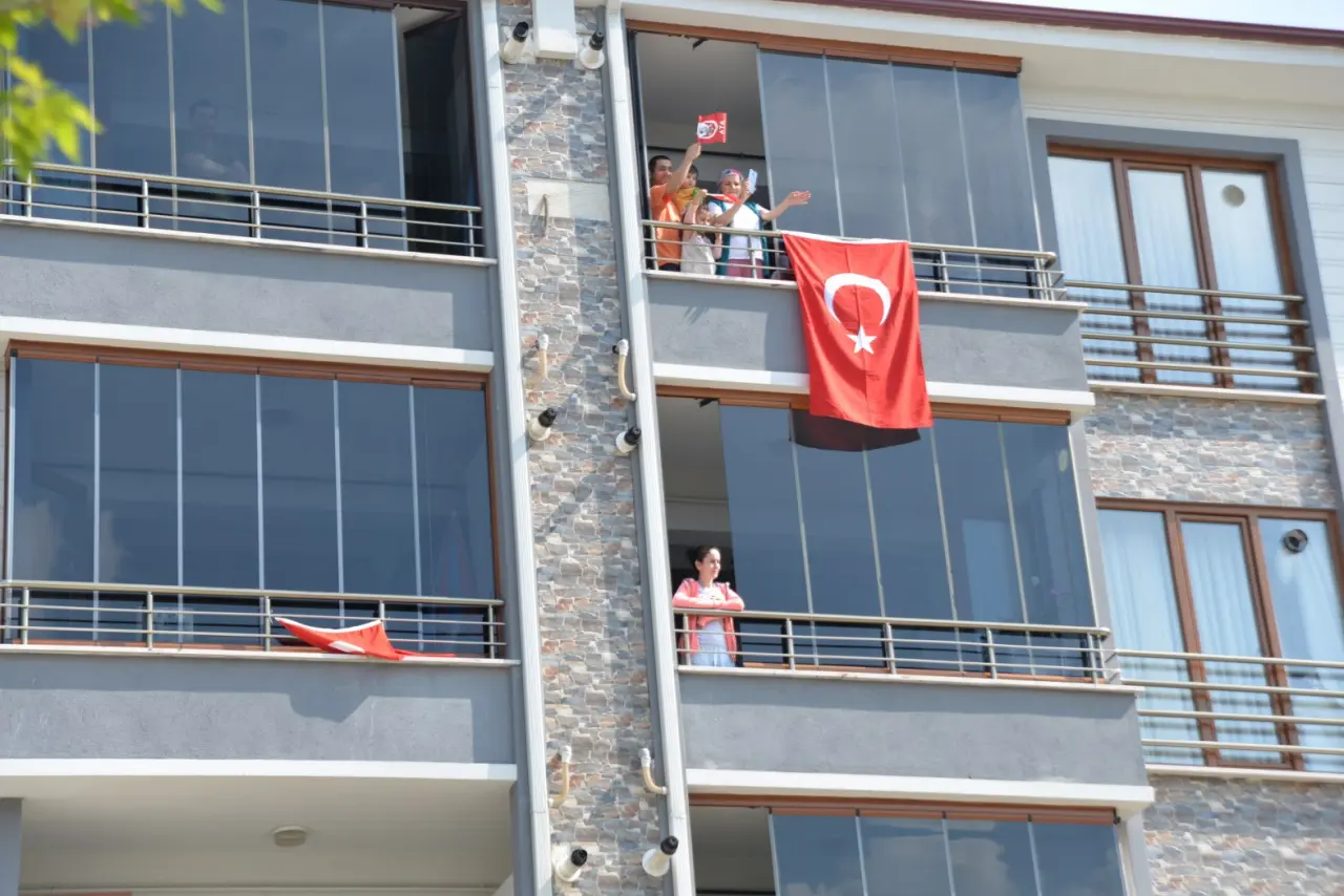 Haber: BAYRAM KORTEJİ HENDEK’E NEŞE KATTI - Galeri-1