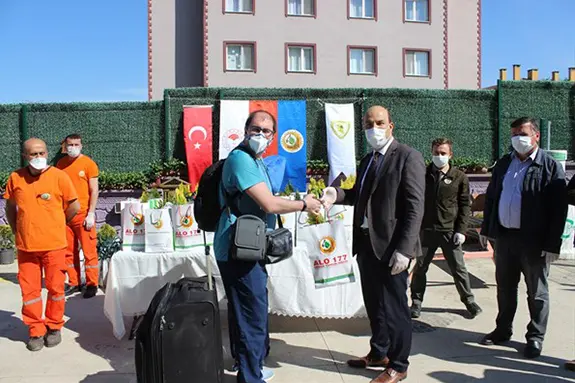Haber: Orman İşletme Karantinada ki Misafirlere Fidan Dağıttı - Galeri-2