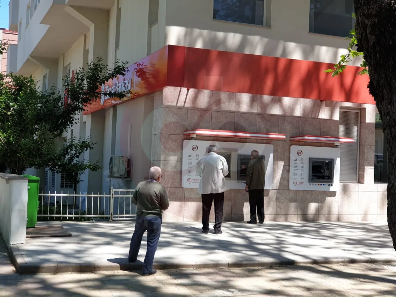Haber: Görüntüler Hendek’ten, 65 Yaş Üzeri İlk Defa Sokağa Çıktı - Galeri-2