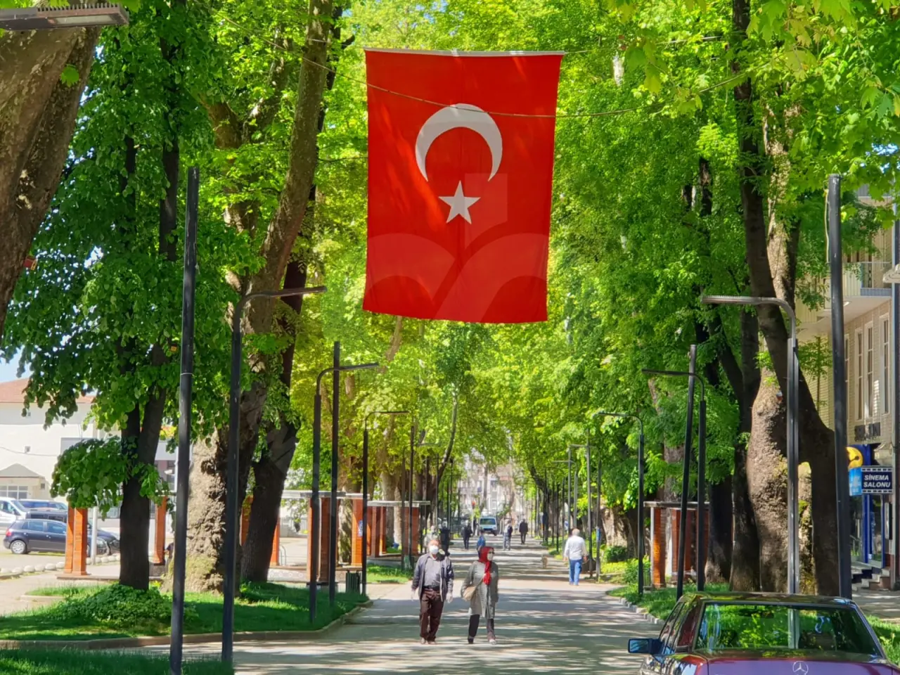 Haber: Görüntüler Hendek’ten, 65 Yaş Üzeri İlk Defa Sokağa Çıktı - Galeri-4
