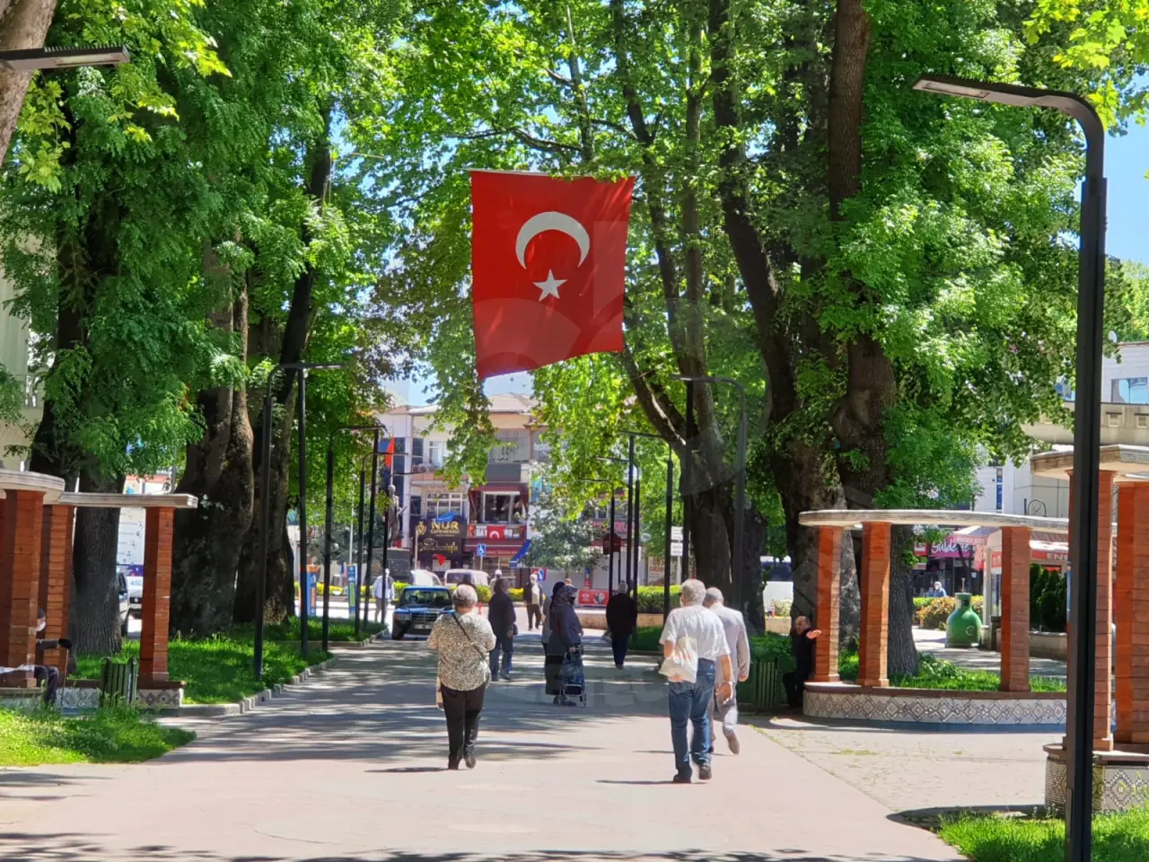 Haber: Görüntüler Hendek’ten, 65 Yaş Üzeri İlk Defa Sokağa Çıktı - Galeri-1