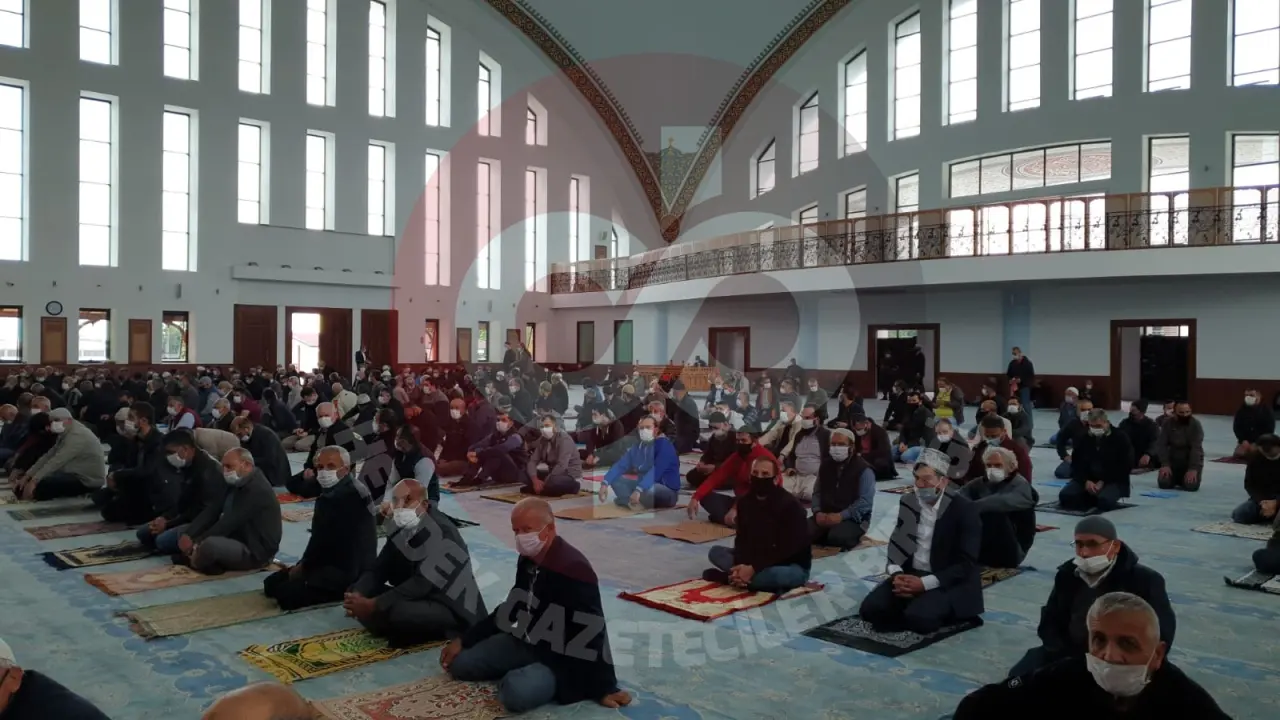 Haber: 10 hafta sonra Hendek’te ilk Cuma namazı - Galeri-3