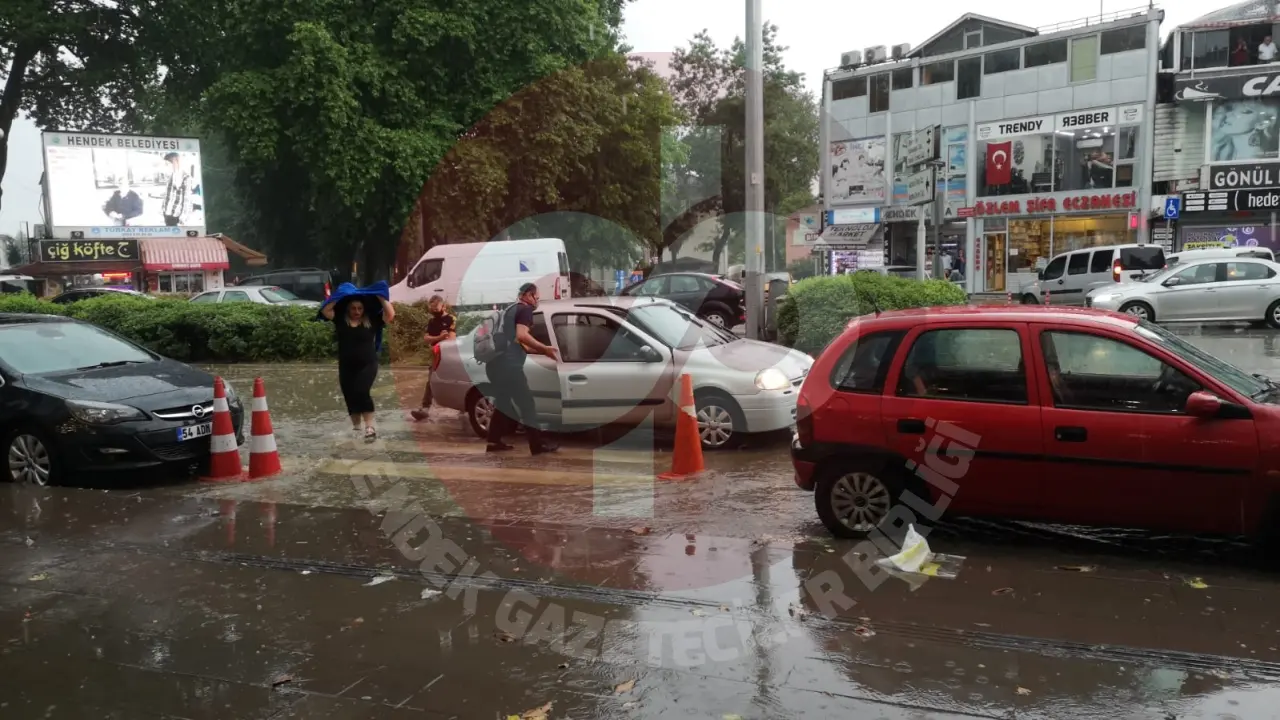 Haber: Yağmur Hendek’te Hayatı Felç Etti - Galeri-2