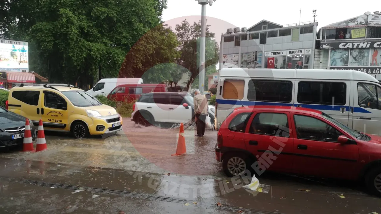 Haber: Yağmur Hendek’te Hayatı Felç Etti - Galeri-4