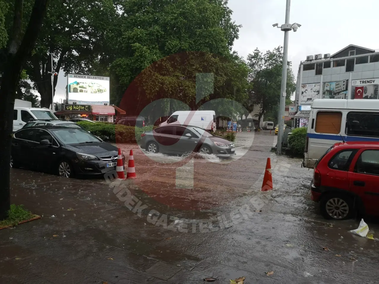 Haber: Yağmur Hendek’te Hayatı Felç Etti - Galeri-1