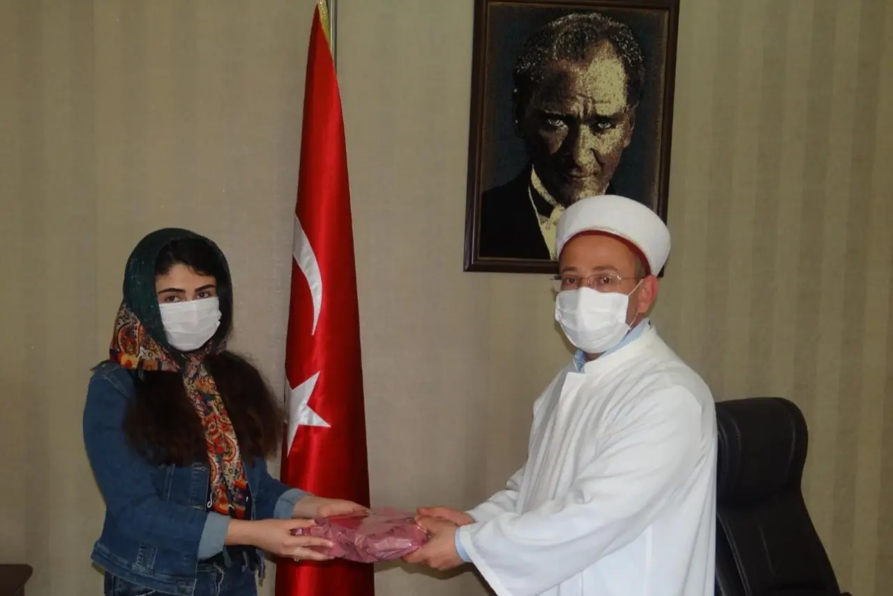 Haber: Müslüman Oldu Ümmügülsüm İsmini Aldı - Öne Çıkan