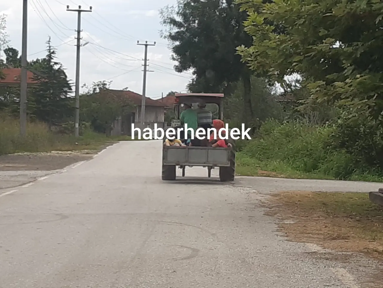 Haber: FABRİKAYA YAKIN MAHALLELERİN GİRİŞ ÇIKIŞLARI KAPATILDI - Galeri-2