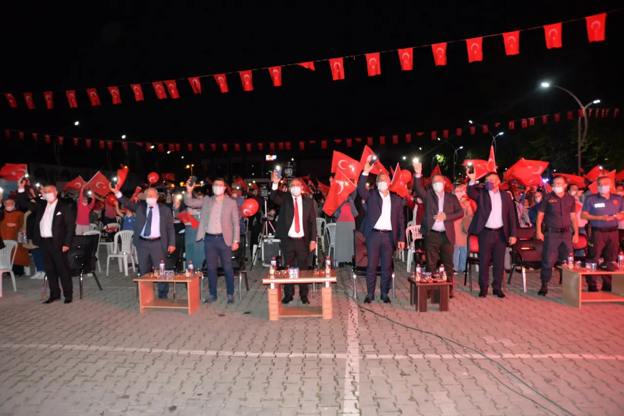 Haber: 15 TEMMUZ DEMOKRASİ VE MİLLİ BİRLİK GÜNÜ - Öne Çıkan
