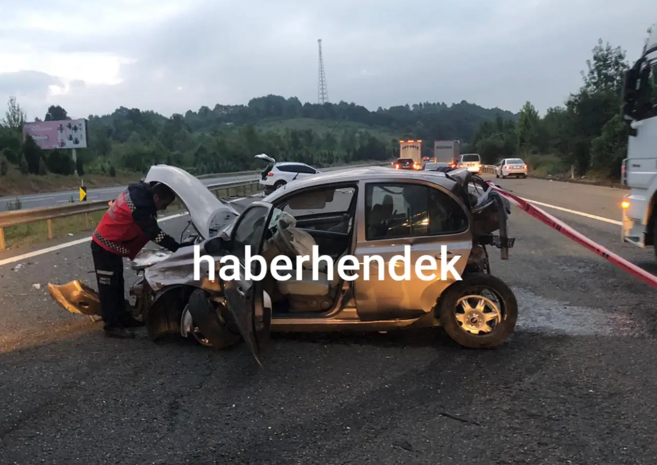 Haber: TEM’de feci kaza: 2 ölü 4 yaralı - Galeri-1