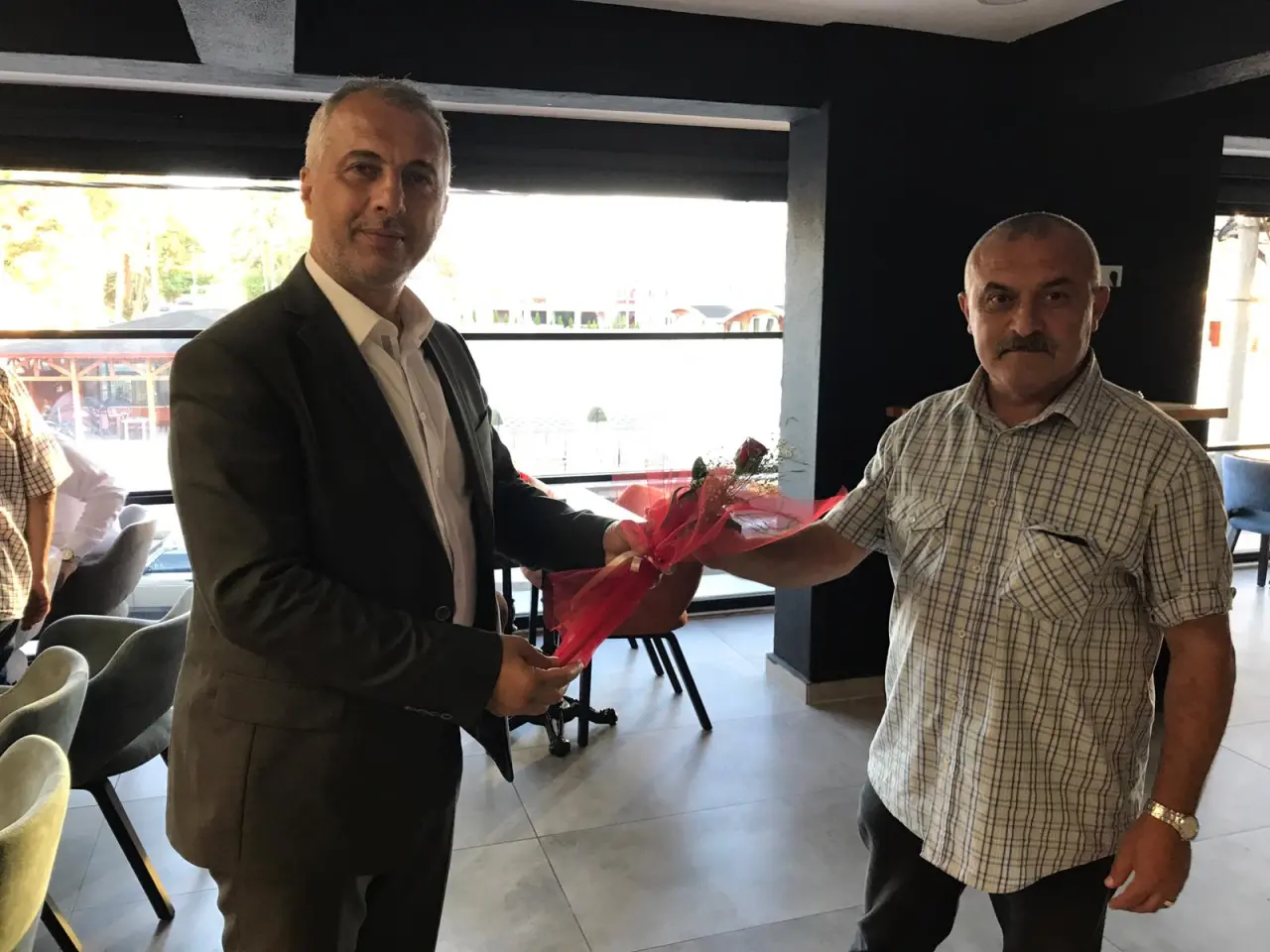 Haber: Babaoğlu Basın Bayramını Çiçekle Kutladı - Galeri-2
