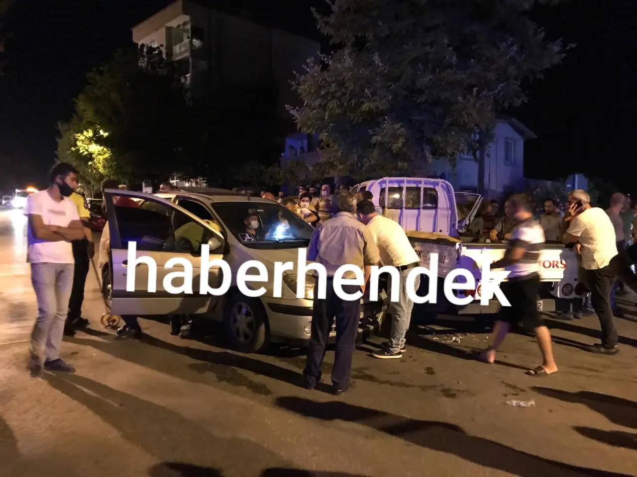 Haber: Hendek’te Kaza 3 Yaralı - Galeri-1