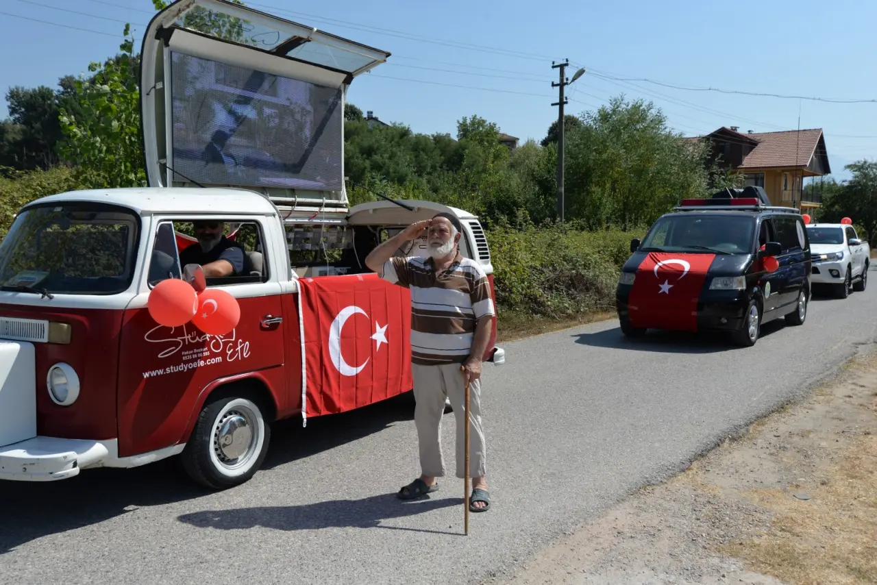 Haber: HENDEK SOKAKLARINDA ZAFER COŞKUSU - Galeri-1