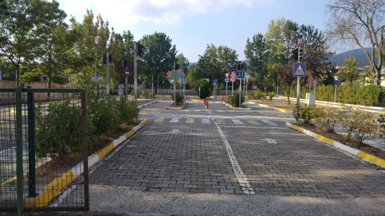 Haber: Hendek Belediyesi Okullar İçin Kolları Sıvadı - Galeri-1