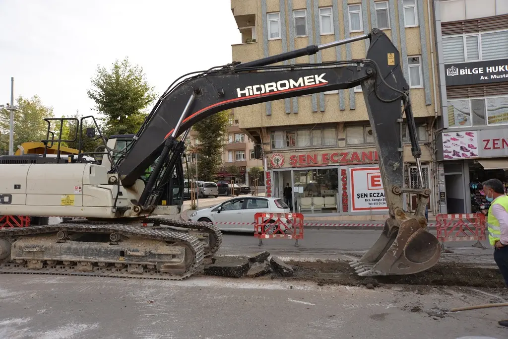 Haber: ŞEHRİN MERKEZİNE GÜÇLÜ ALT YAPI İÇİN İLK KAZMA - Galeri-4