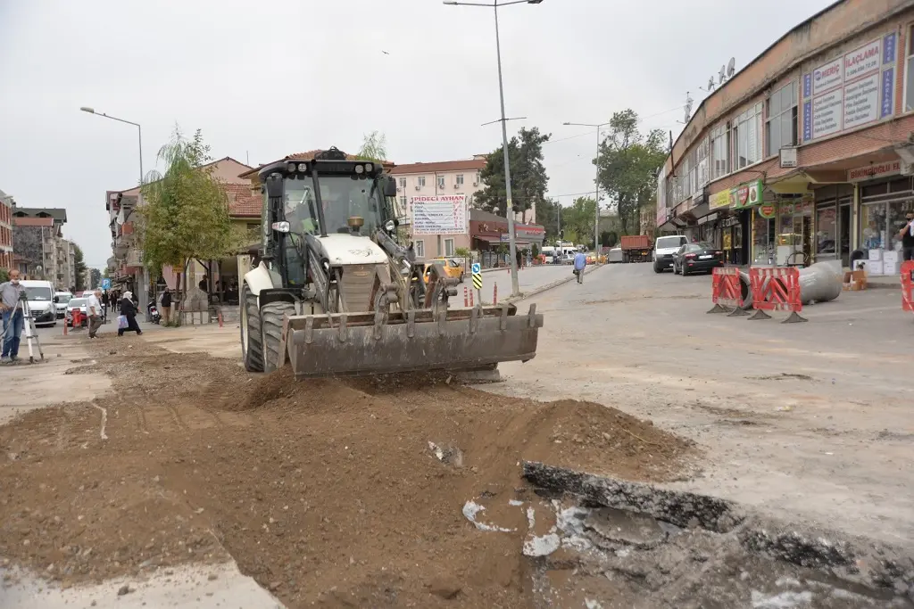 Haber: ŞEHRİN MERKEZİNE GÜÇLÜ ALT YAPI İÇİN İLK KAZMA - Galeri-3