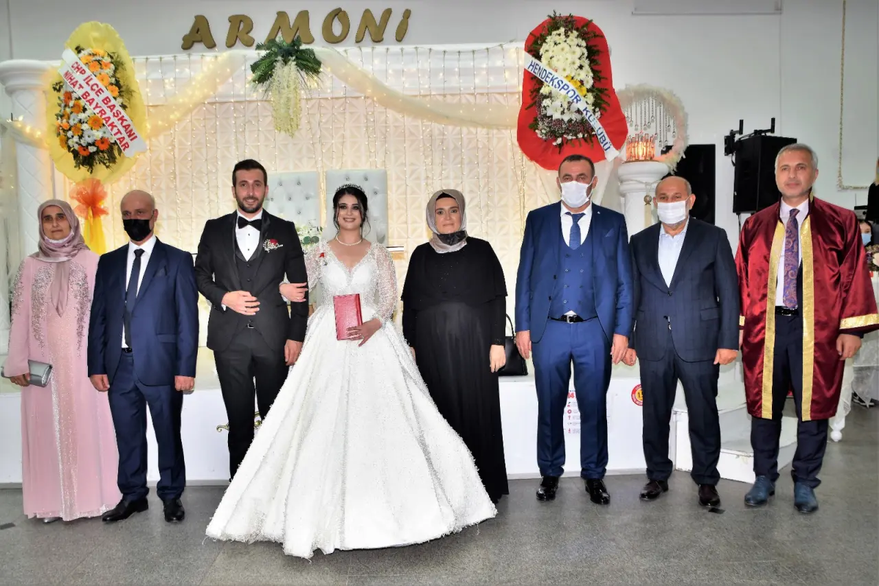 Haber: Siyaset ve Spor Camiası Bu Düğünde Buluştu - Galeri-1