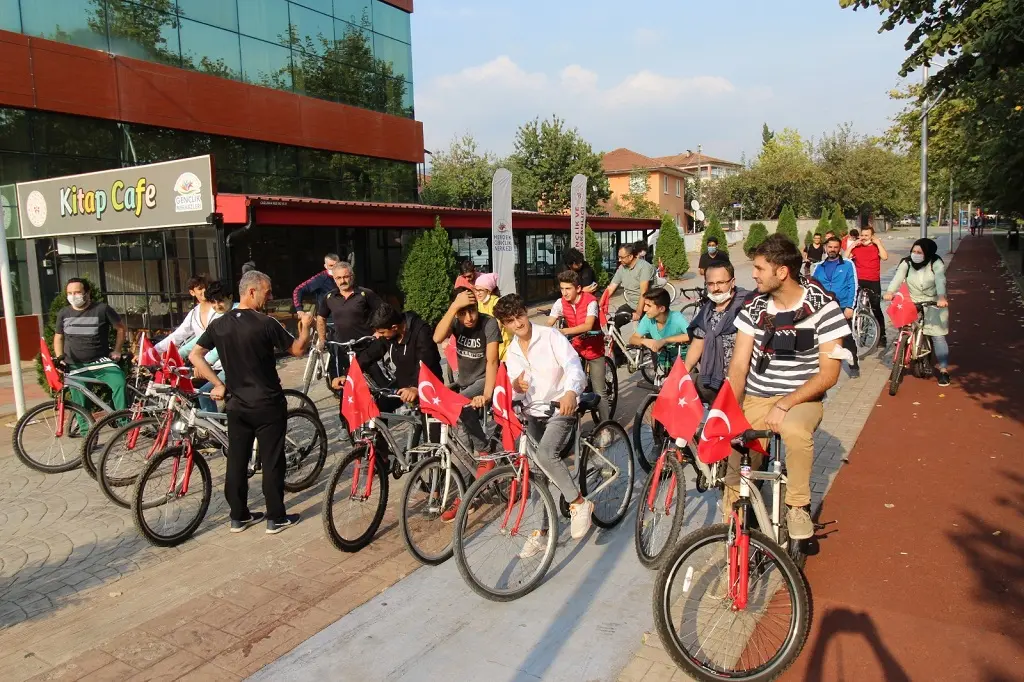 Haber: Cumhuriyet İçin Pedal Çevirdiler - Galeri-1