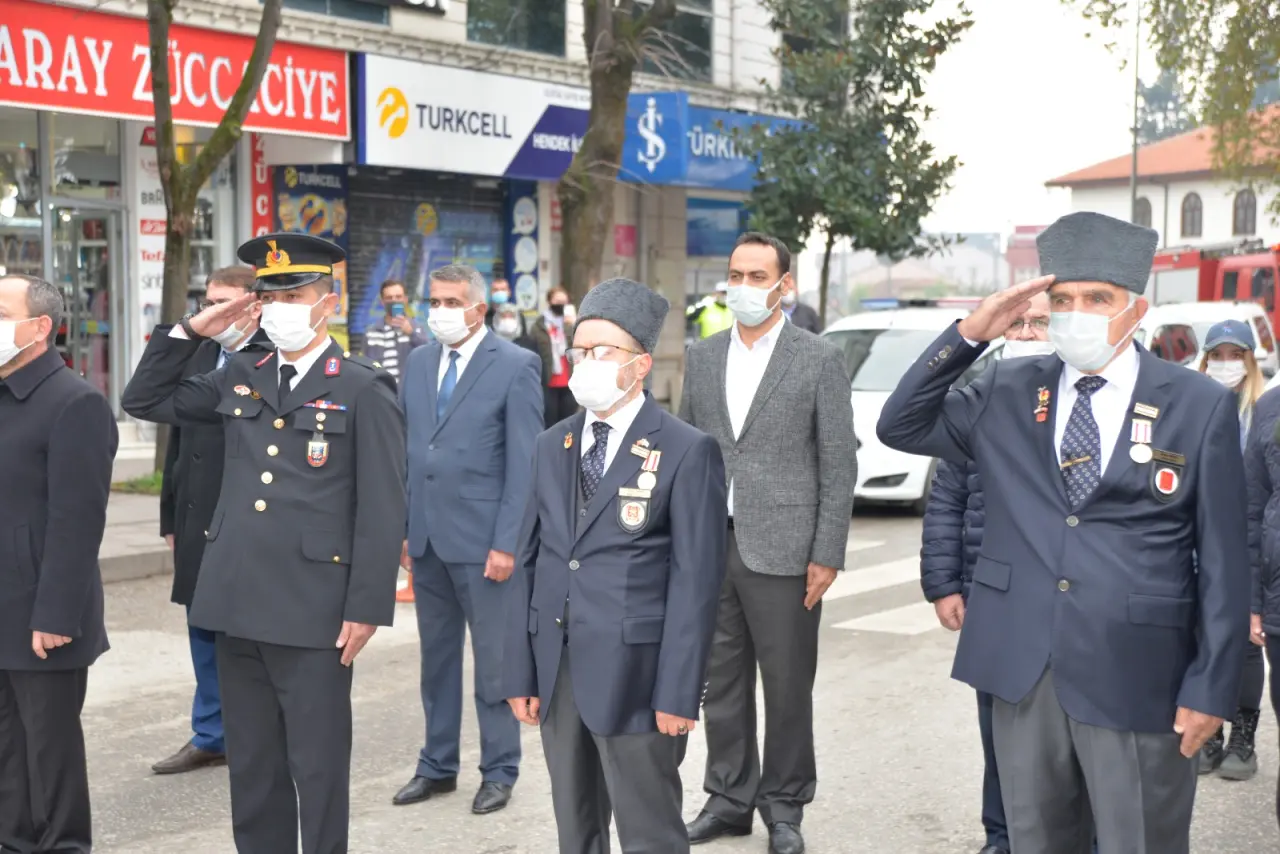 Haber: GAZİ MUSTAFA KEMAL ATATÜRK HENDEK’TE TÖRENLE ANILDI - Galeri-2