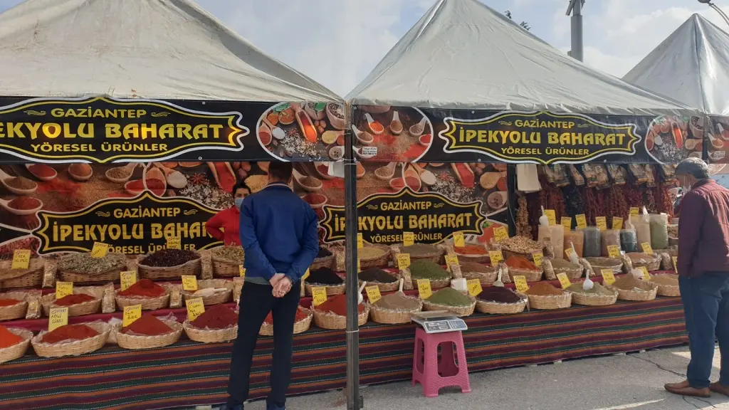Haber: Ülkücülerin Yardım Kermesi Açıldı - Galeri-3