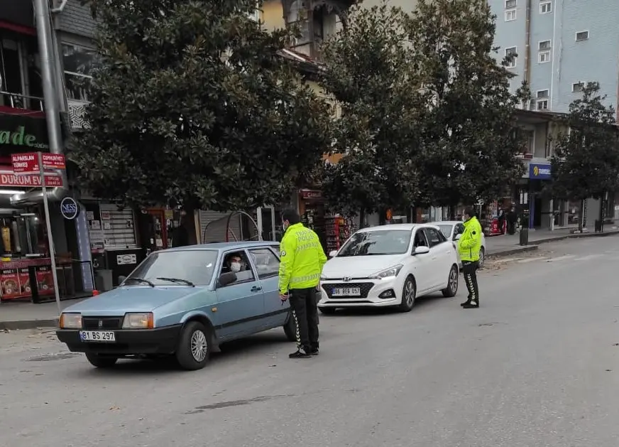 Haber: Polis Hem Denetledi hem de Sokak Hayvanlarını Doyurdu - Galeri-1
