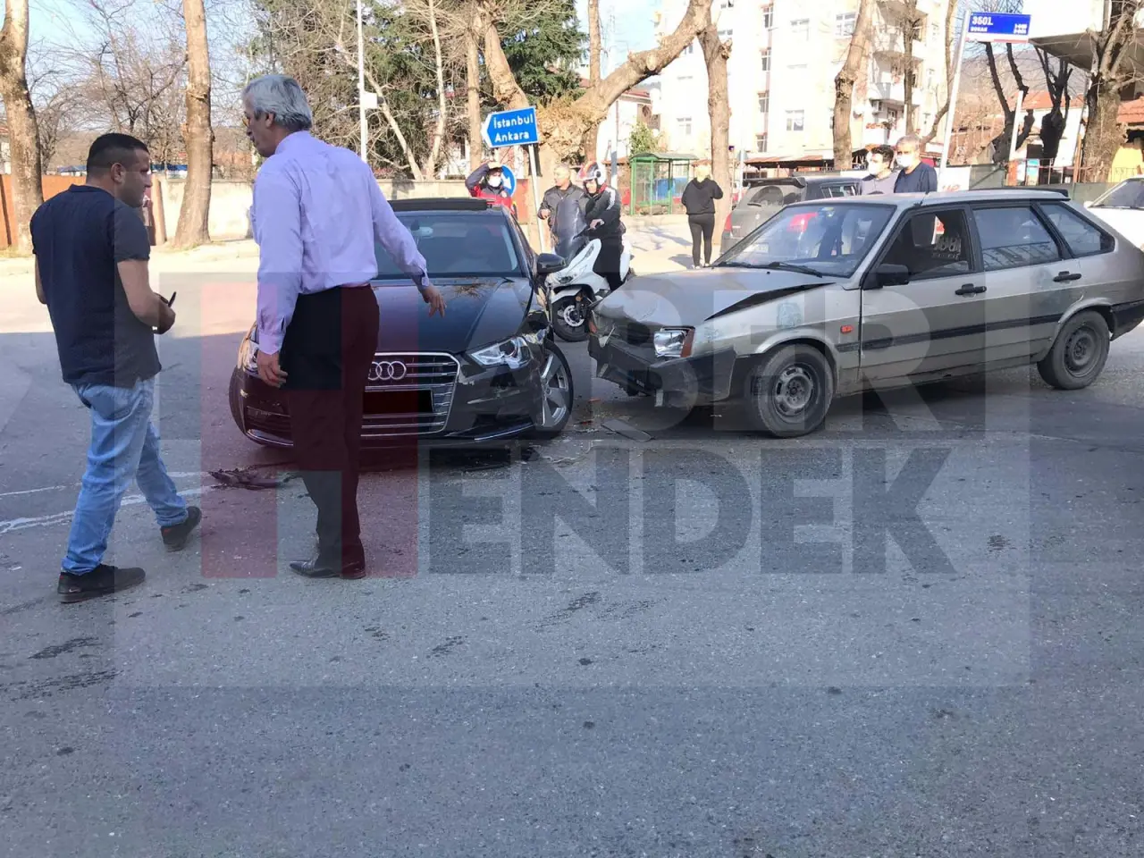 Haber: Hendek'te Maddi Hasarlı Kaza - Öne Çıkan