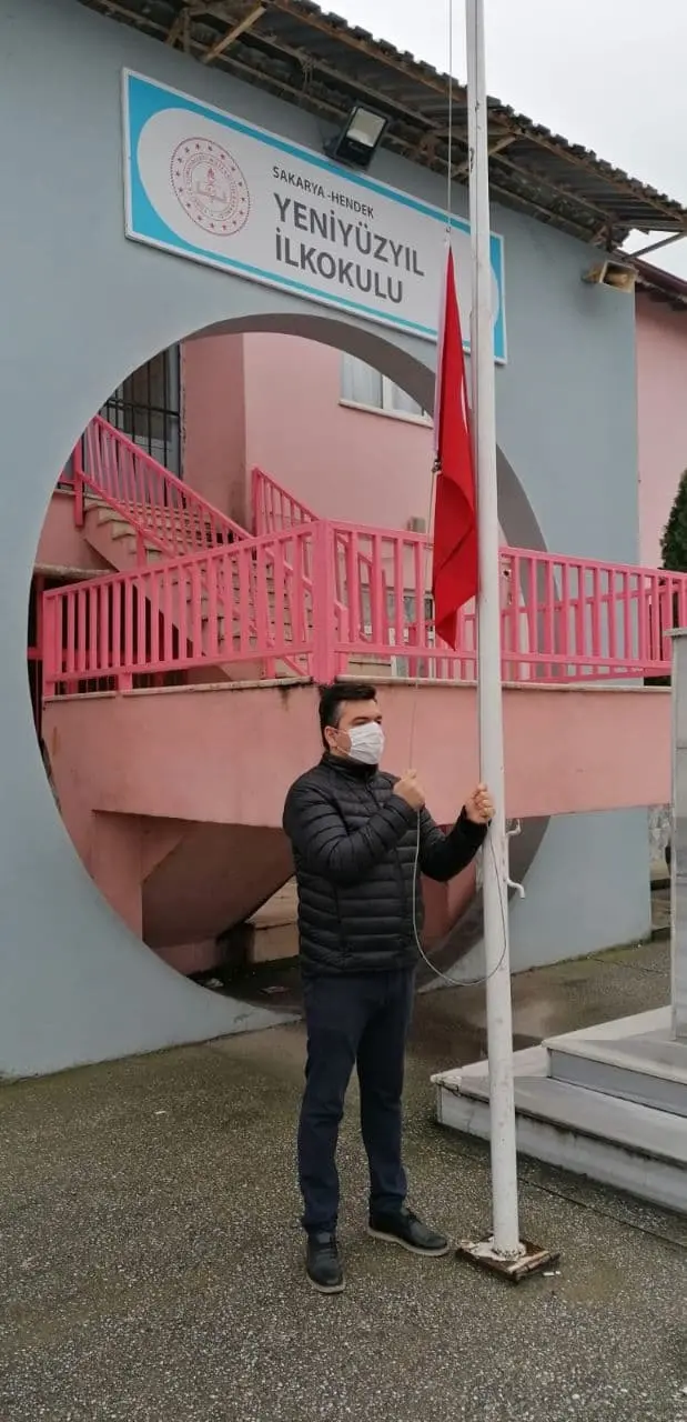 Haber: Okullar Haftaya İstiklal Marşı Okuyarak Başladı - Galeri-1