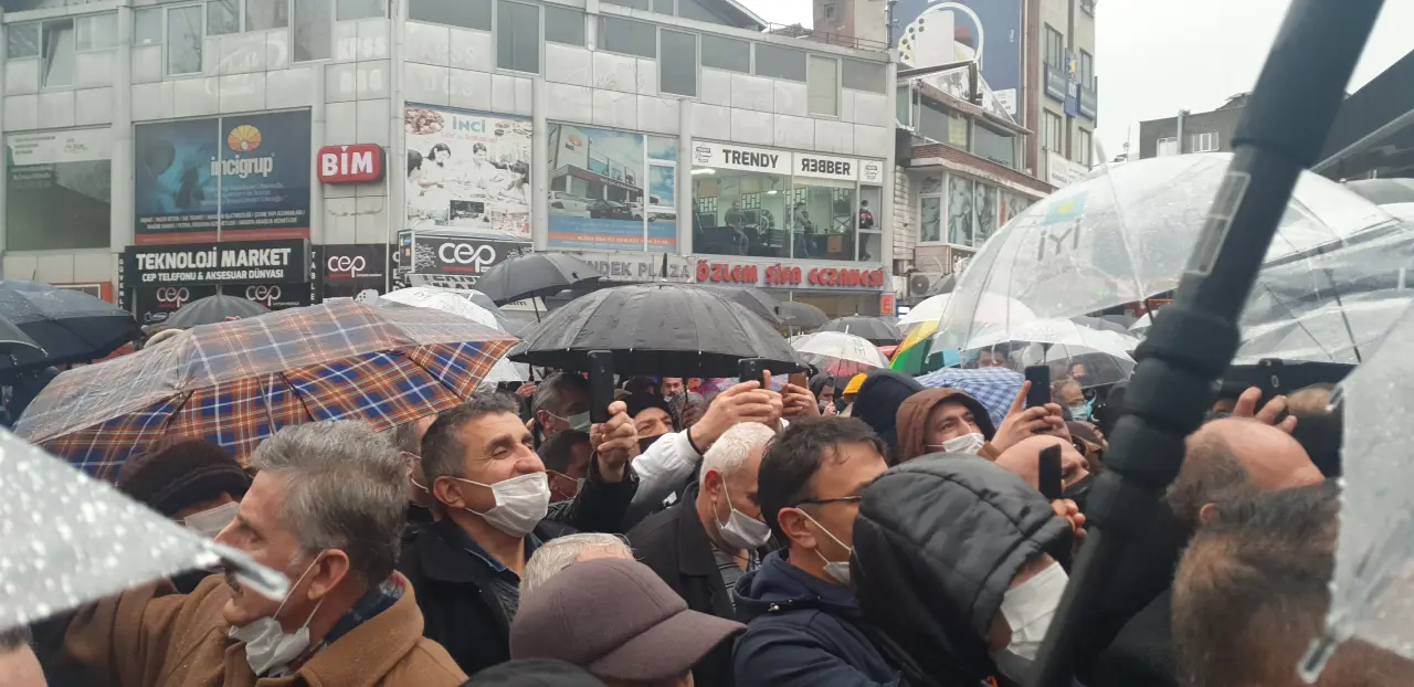 Haber: Akşener'in Hendek Ziyaretinde Korona unutuldu - Galeri-1