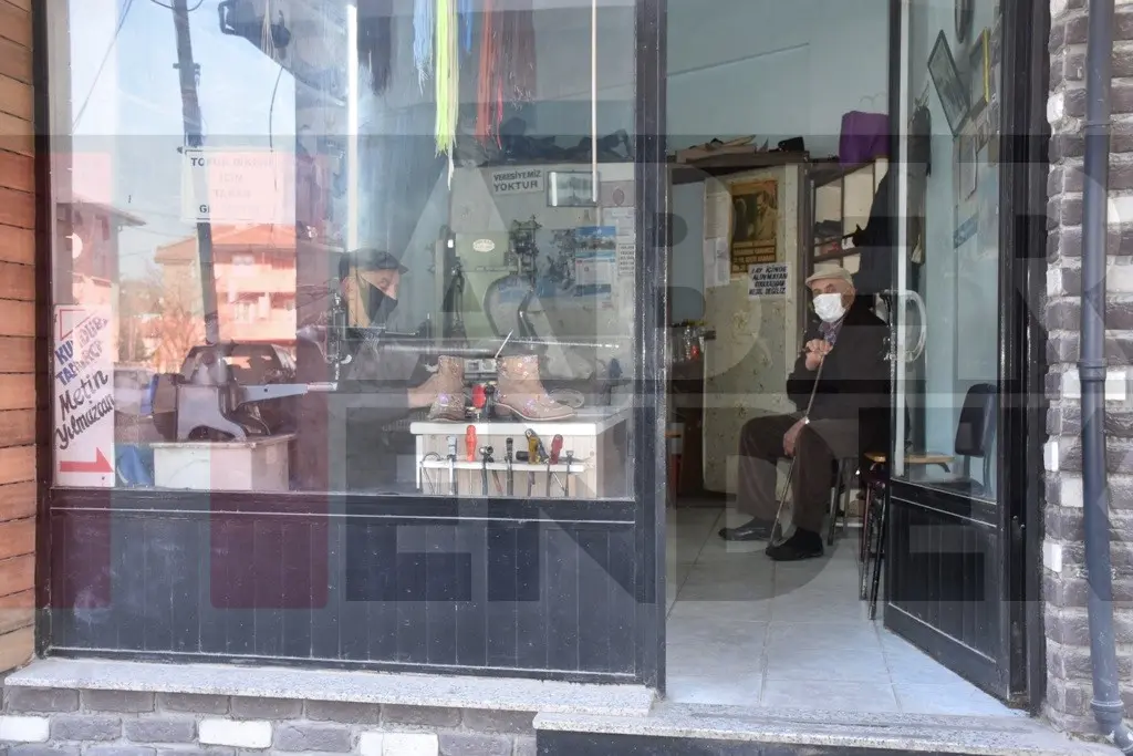 Haber: Yarım Asırdır Ayakkabı Mesleğini İcra Ediyor - Galeri-4