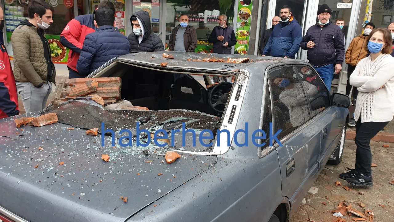 Haber: Hendek’te İntihar Girişimi, Cinnet Geçirerek Çatıya Çıktı - Galeri-1