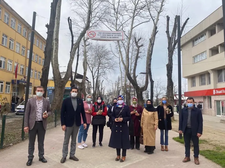 Haber: Hendek Ak Parti Kadınlar Gününü Kutladı, Çiçek Dağıttı - Galeri-5