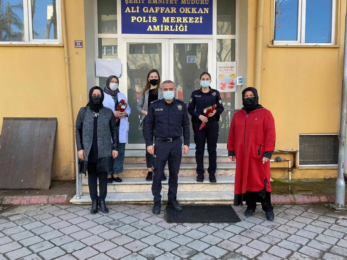Haber: BAŞKAN BABAOĞLU ÇİÇEK DAĞITTI - Galeri-3
