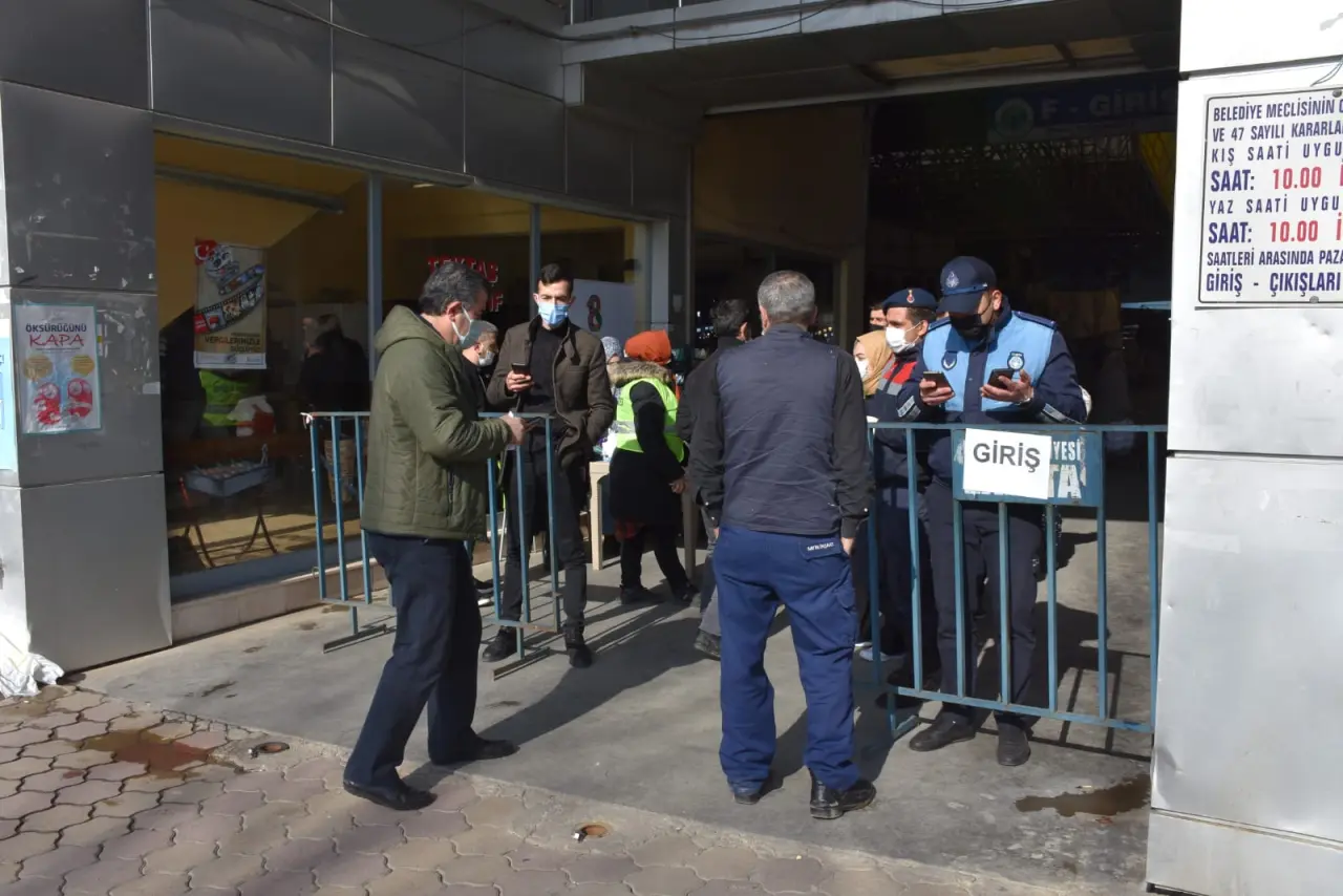 Haber: MHP ve Hendek Belediyesinden Çiçekli Bir Gün - Galeri-2