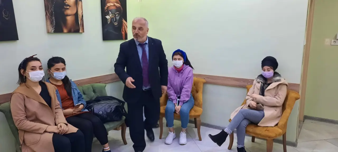 Haber: MYK Onaylı Bay Bayan Kuaförlük Sınavları Düzenlendi - Galeri-7