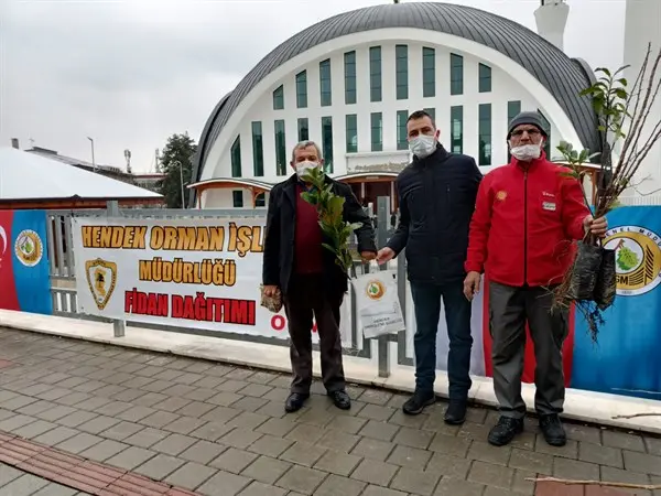 Haber: Hendek’ te Fidan Dağıttılar - Galeri-1