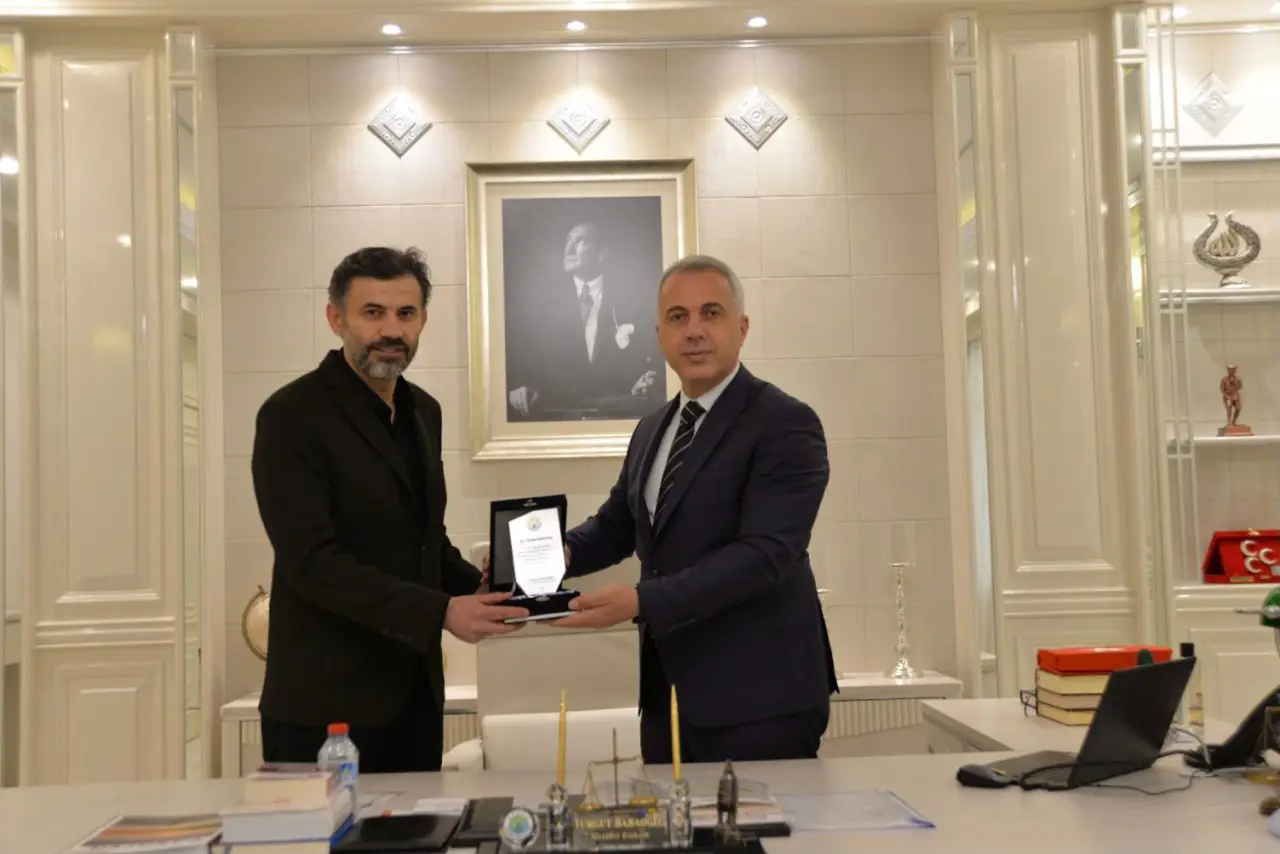 Haber: Başkan Babaoğlundan Martin’e Plaket - Galeri-1