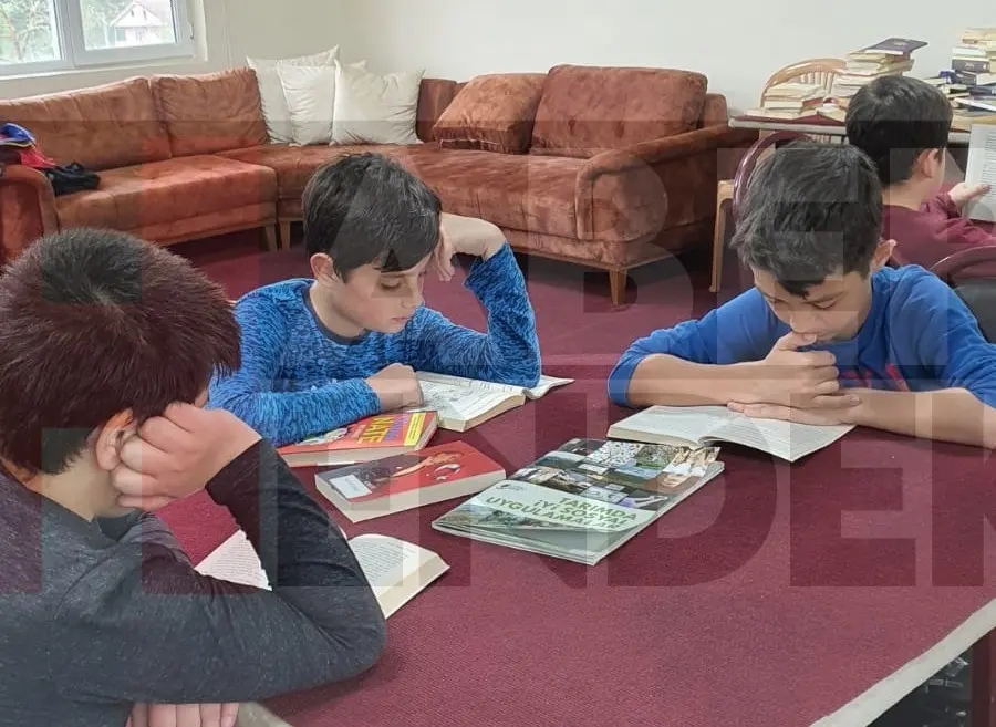 Haber: Muhtar Çocuklara Kitap Okuma Alışkanlığı Kazandırıyor - Galeri-2
