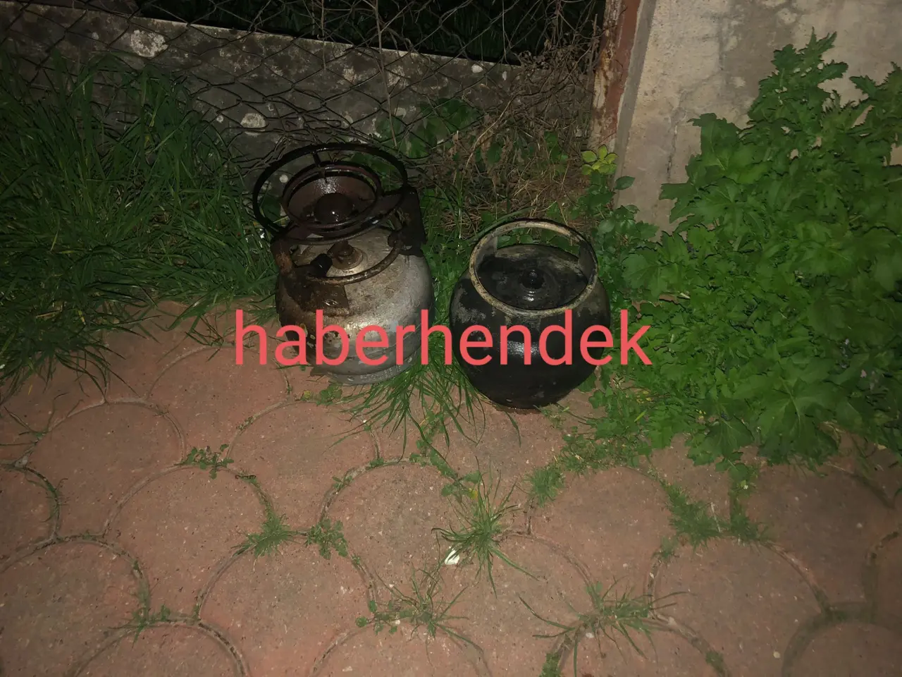Haber: Balkonda Çıkan Yangın Büyümeden Söndürüldü - Galeri-1