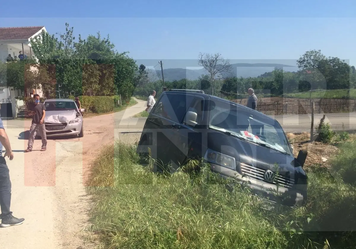 Haber: İki Aracın Çarpıştığı Kazada Maddi Hasar Meydana Geldi - Öne Çıkan